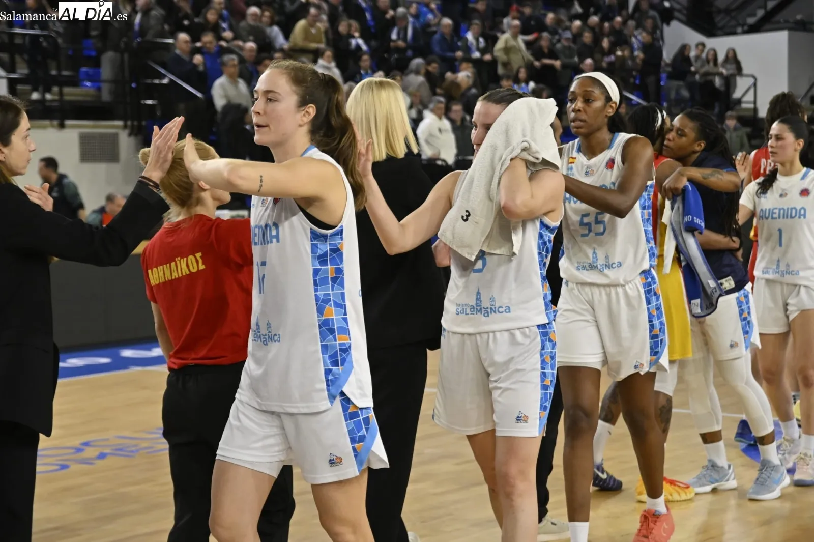 Foto 3 - FOTOS | Decepci&oacute;n y batacazo de los gordos en el Perfumer&iacute;as Avenida: adi&oacute;s a la Eurocup en un d&iacute;a para olvidar con un arbitraje infame (68-79)