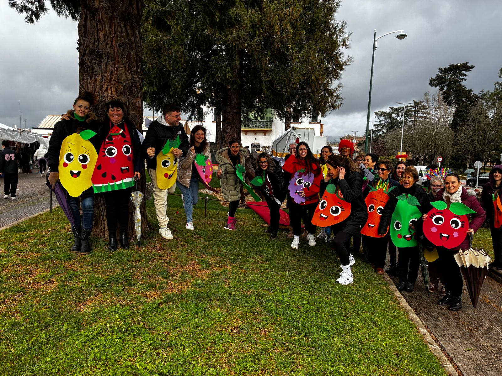 Pese a la lluvia el CEPA J. T. Mazarrasa ha desfilado por las calles 