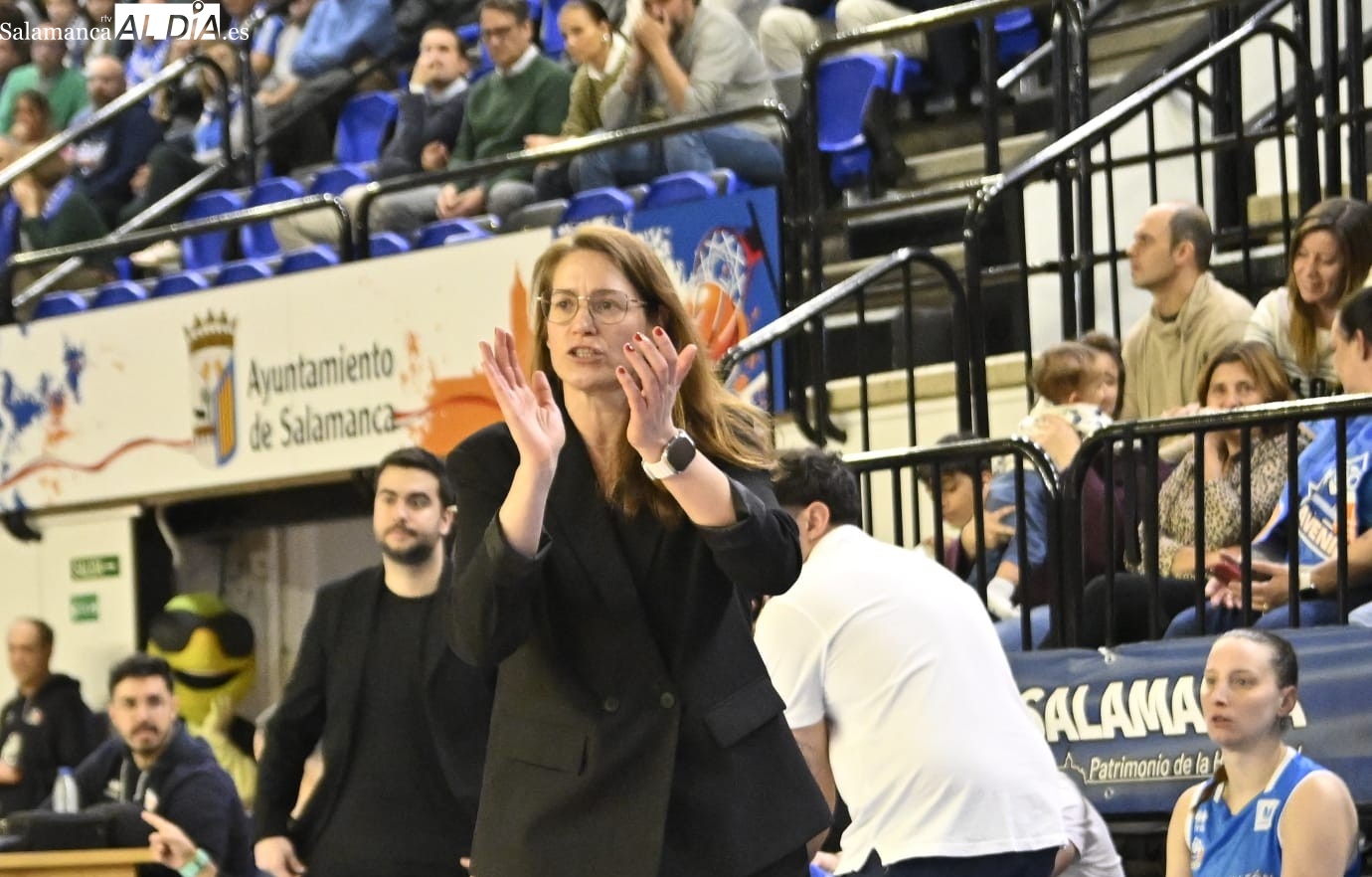 Montañana: Me veo con fuerzas y ganas de seguir en el Perfumerías Avenida. Todo el mundo tiene derecho a expresar su opinión con los pitos