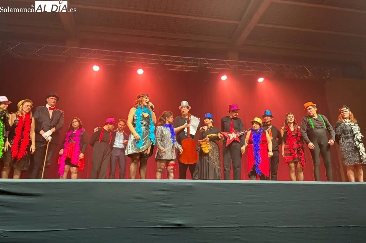 Actuación del grupo de danza de Asprodes Vitigudino en Ledesma 