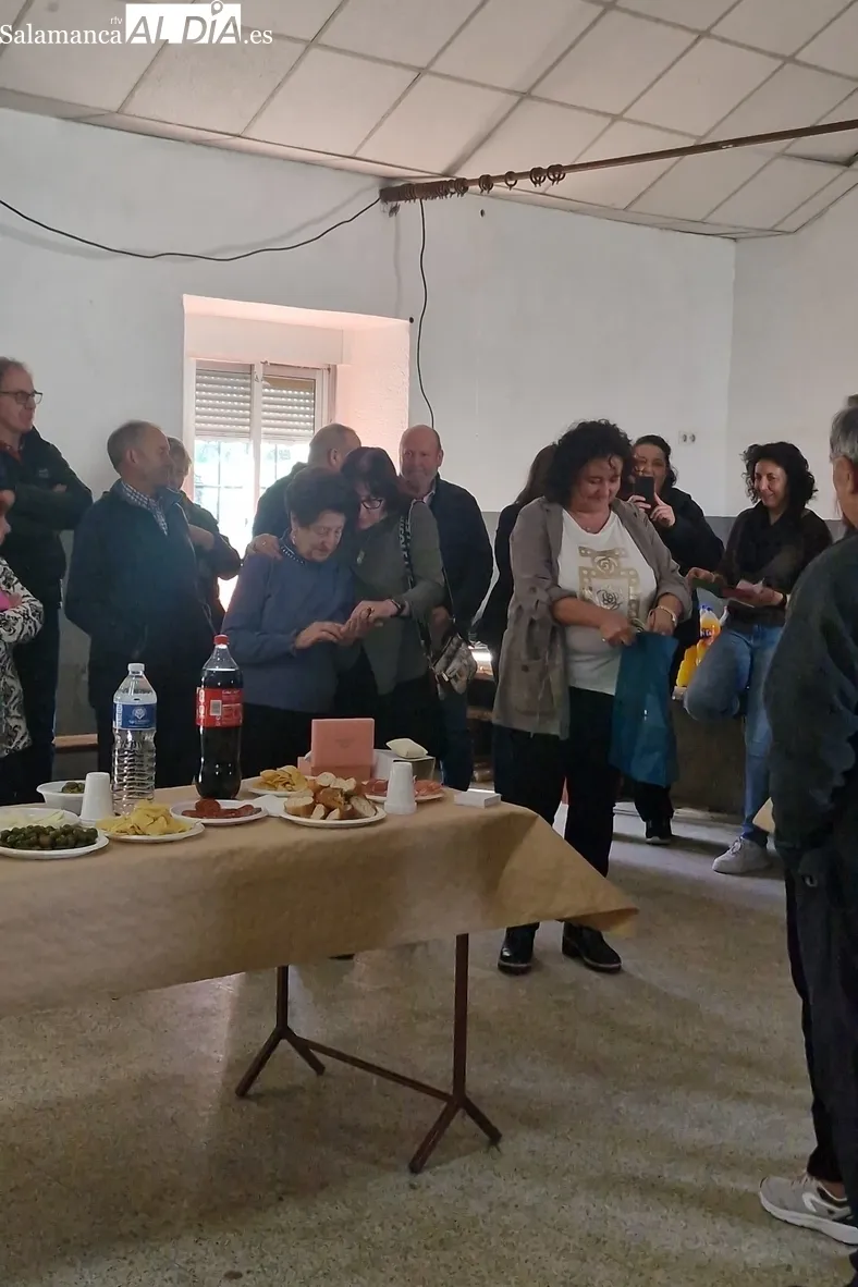 Homenaje a la enfermera Carmen Díez en Valderrodrigo / CORRAL