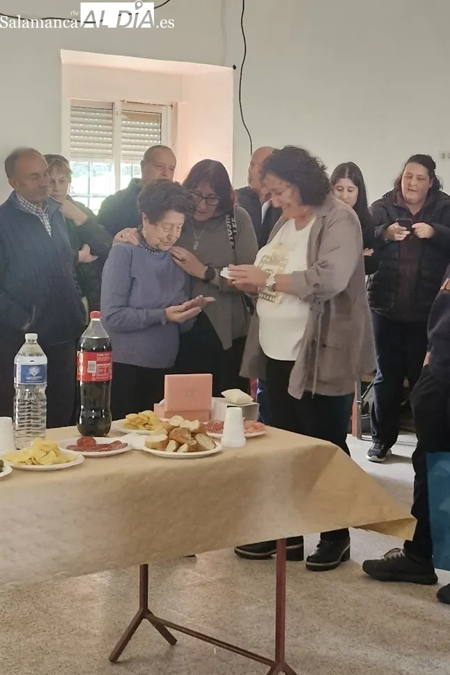 Homenaje a la enfermera Carmen Díez en Valderrodrigo / CORRAL