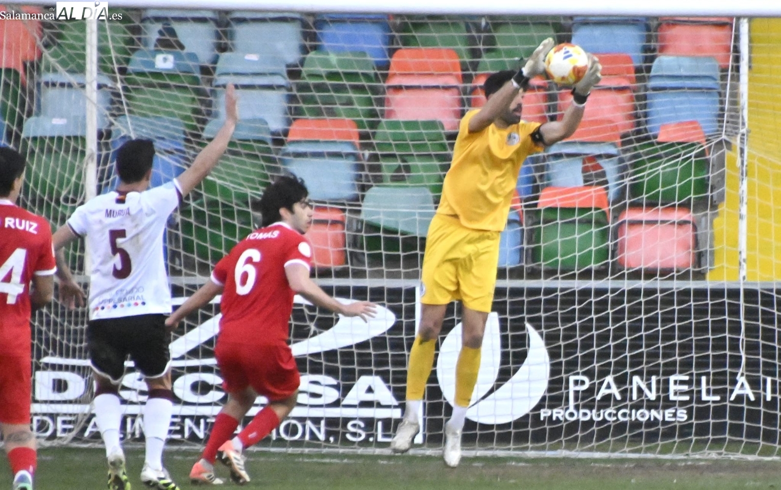 FOTOS | El Salamanca UDS no es capaz de consolidar un playoff que está regalado con otro decepcionante partido ante el Marino de Luanco (0-0)