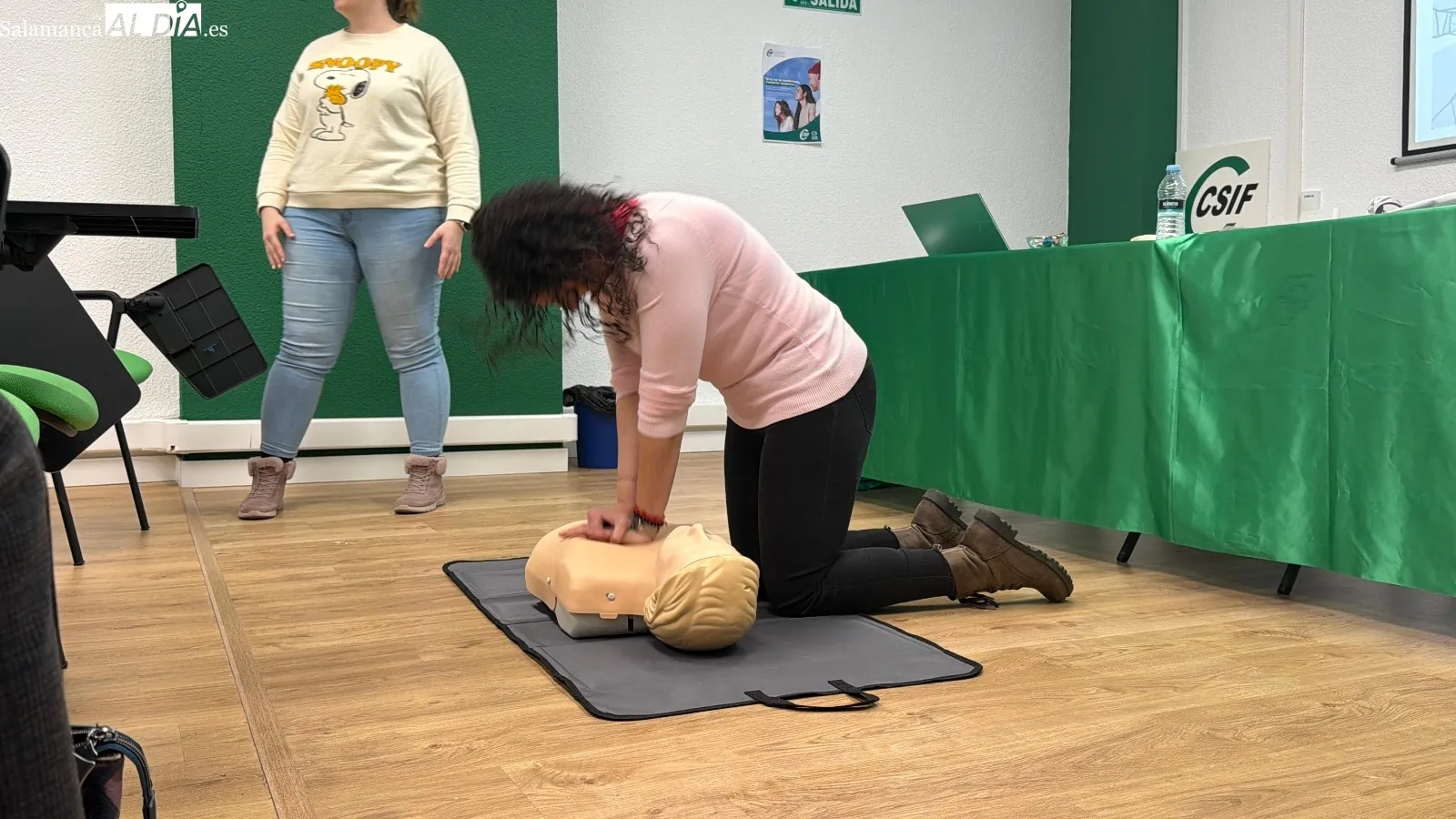 Curso especializado en CSIF Salamanca con el objetivo de convertir a sus delegados en instructores acreditados por el Plan Nacional de RCP | FOTOS: Vanesa Martins 
