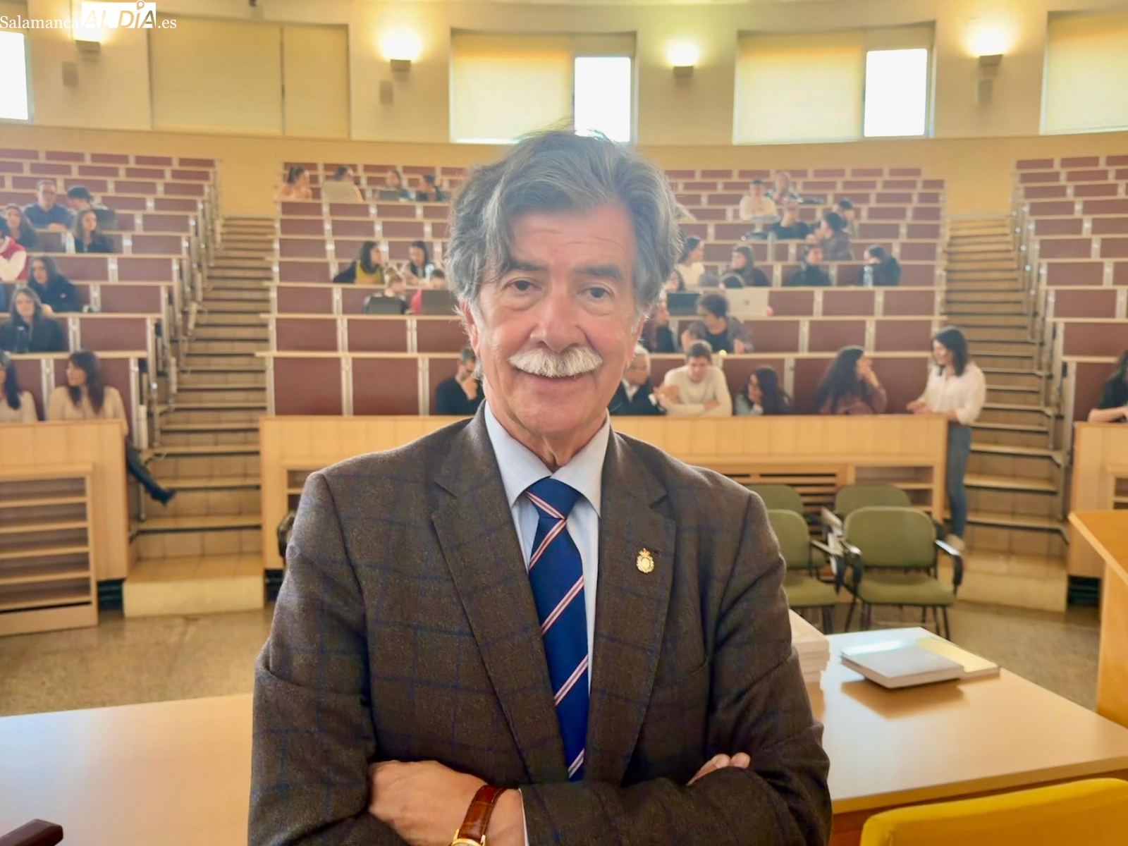 Los seres humanos creemos que somos racionales, pero actuamos desde la emoción, asegura Javier Urra en Salamanca 