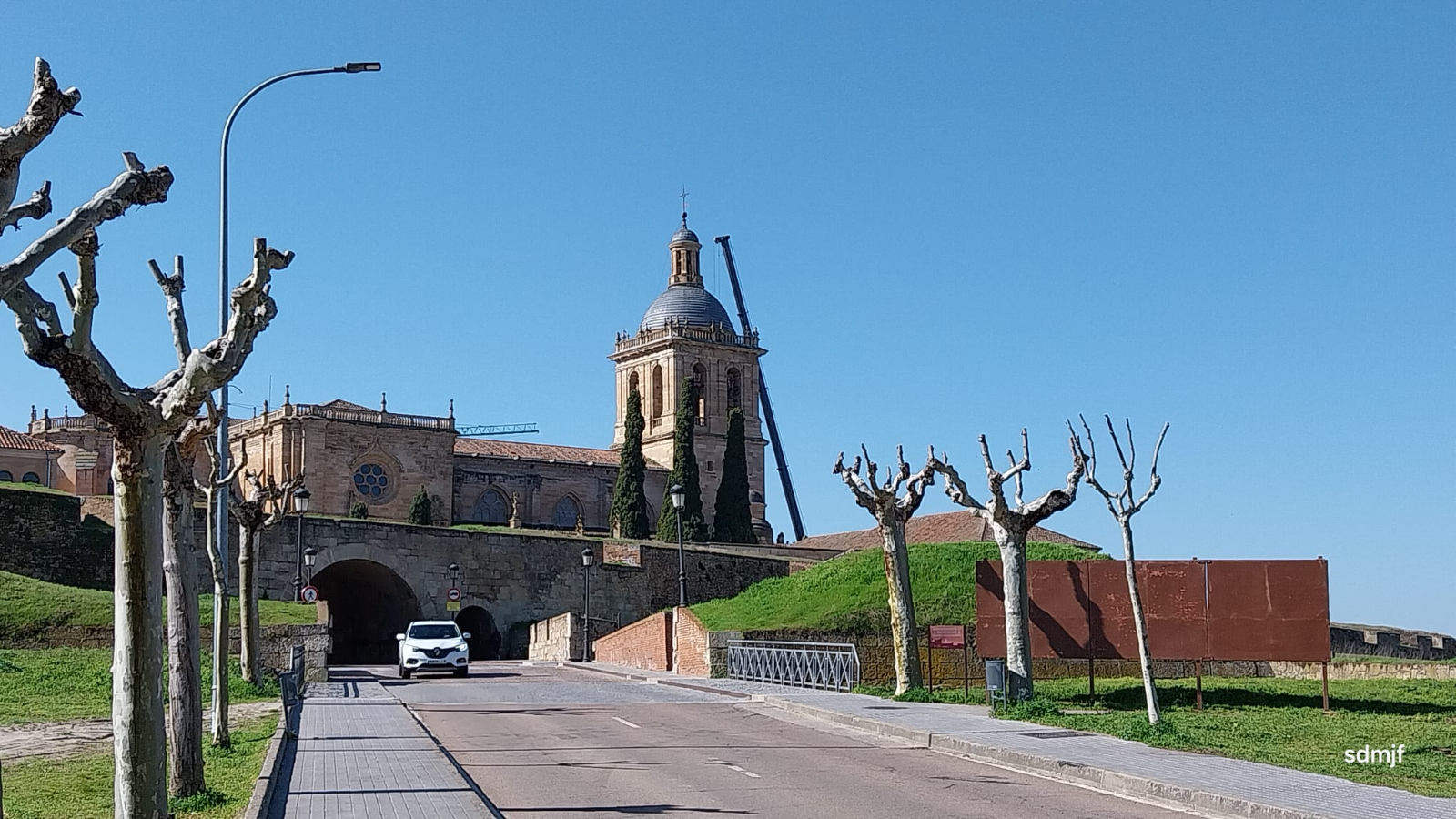 La diócesis de Ciudad Rodrigo repara la cornisa de la Catedral tras el desprendimiento de varias piedras 