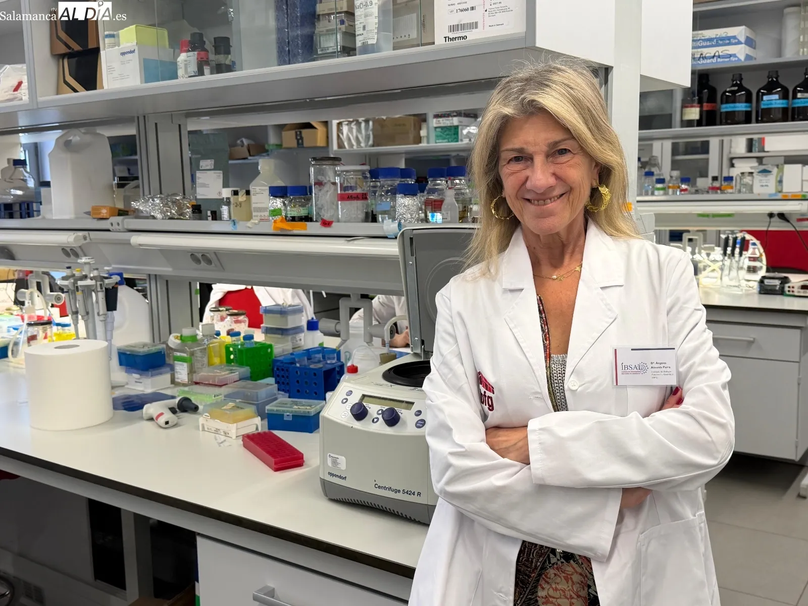 La doctora María Ángeles Almeida Parra en el laboratorio del Instituto de Biología Funcional y Genómica donde trabaja con su equipo | FOTOS: Vanesa Martins 