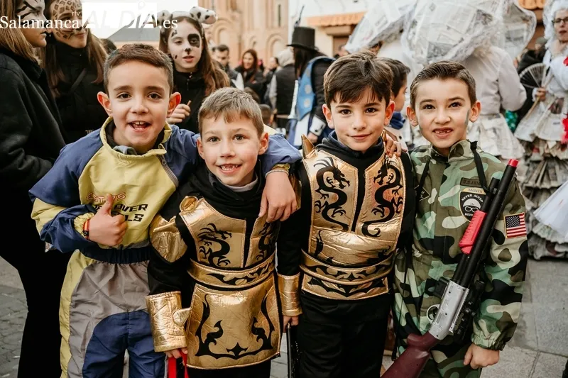 Foto 9 - Los disfraces ponen color al Martes de Carnaval en Alba de Tormes