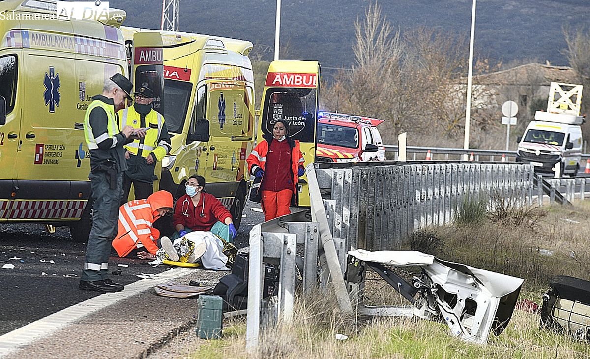 Dos heridos accidente A-62 La Fuente de San Esteban choque camión turismo