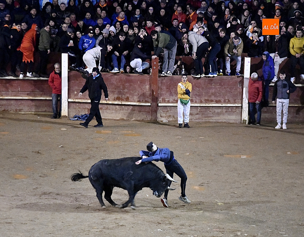 Dos toros de Antonio López Gibaja protagonizaron una capea nocturna de gran intensidad, brillante juego en el ruedo que acabó derivando en tragedia.