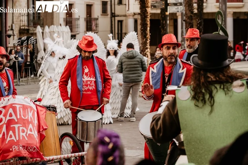 Foto 4 - Los disfraces ponen color al Martes de Carnaval en Alba de Tormes