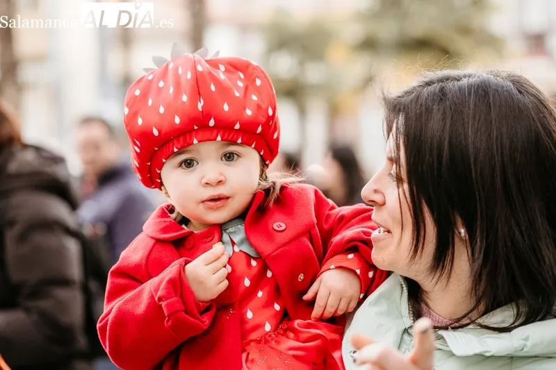 Foto 2 - Los disfraces ponen color al Martes de Carnaval en Alba de Tormes