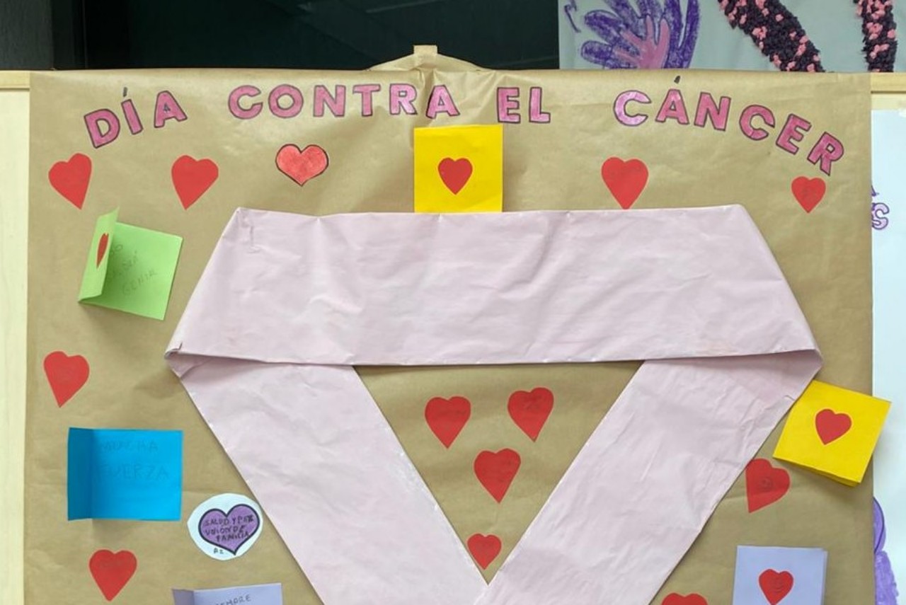 Asprodes Vitigudino crea un mural por el Día del Cáncer