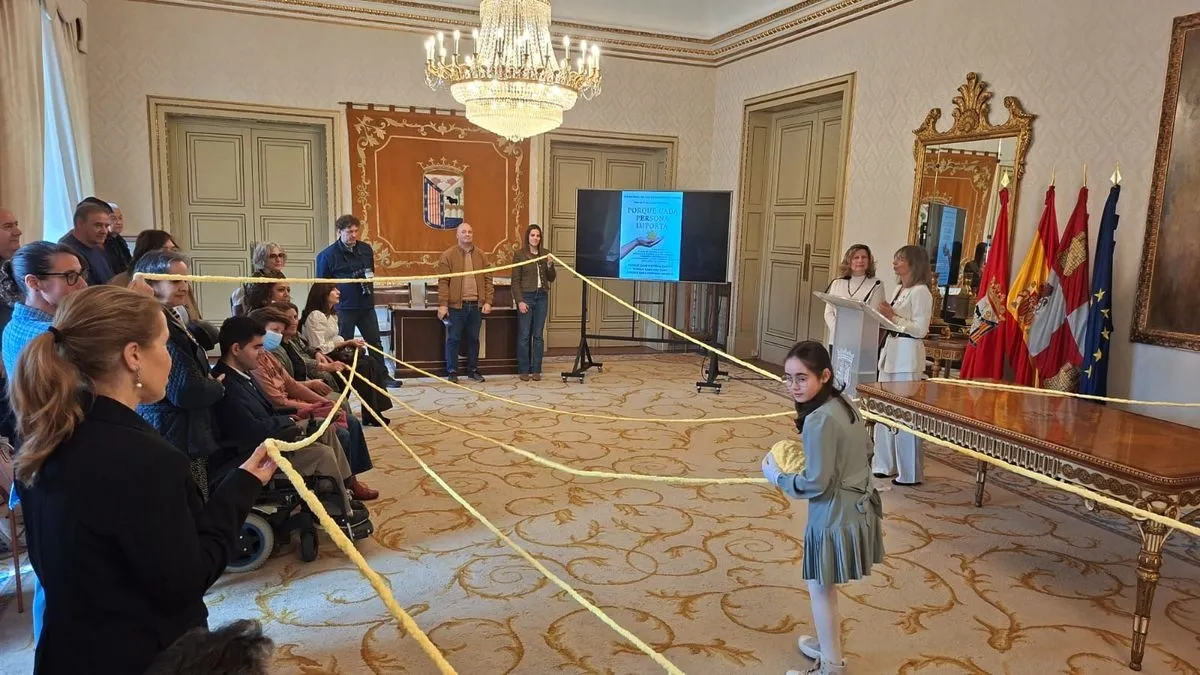 Foto 2 - La nueva directiva de Aerscyl es recibida en el Ayuntamiento, en la v&iacute;spera del D&iacute;a Mundial de las Enfermedades Raras