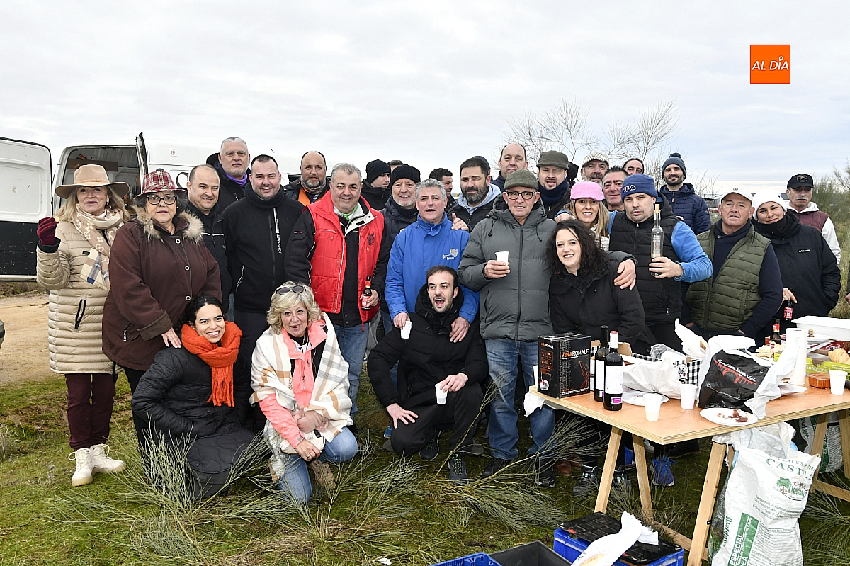 El encierro a caballo propicia los tradicionales almuerzos camperos