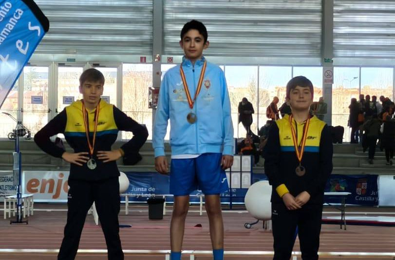 La Escuela Municipal de Atletismo de Alba de Tormes suma un oro y dos bronces en la final de pista cubierta