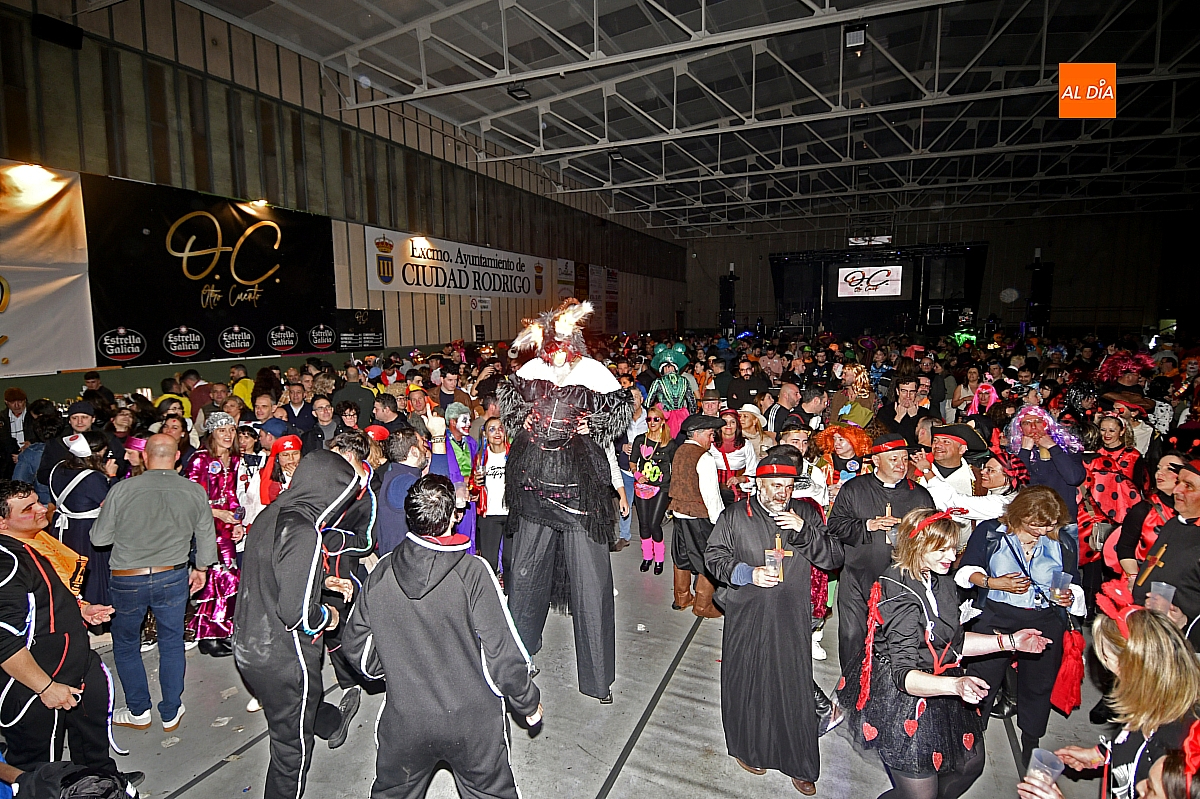 Los mirobrigenses optan por un recinto amplio y climatizado en la noche del sábado de Carnaval