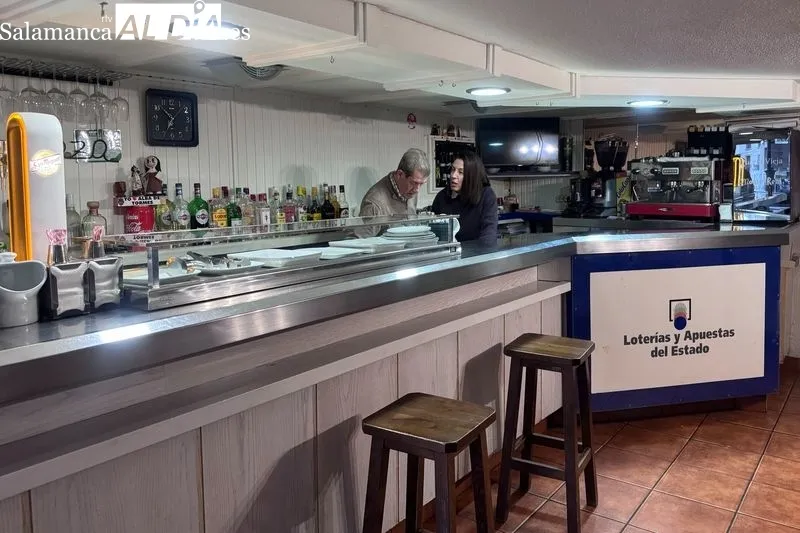 Foto 6 - El bar La Terraza baja la trapa en Alba de Tormes tras 68 a&ntilde;os de historia en la Plaza Mayor