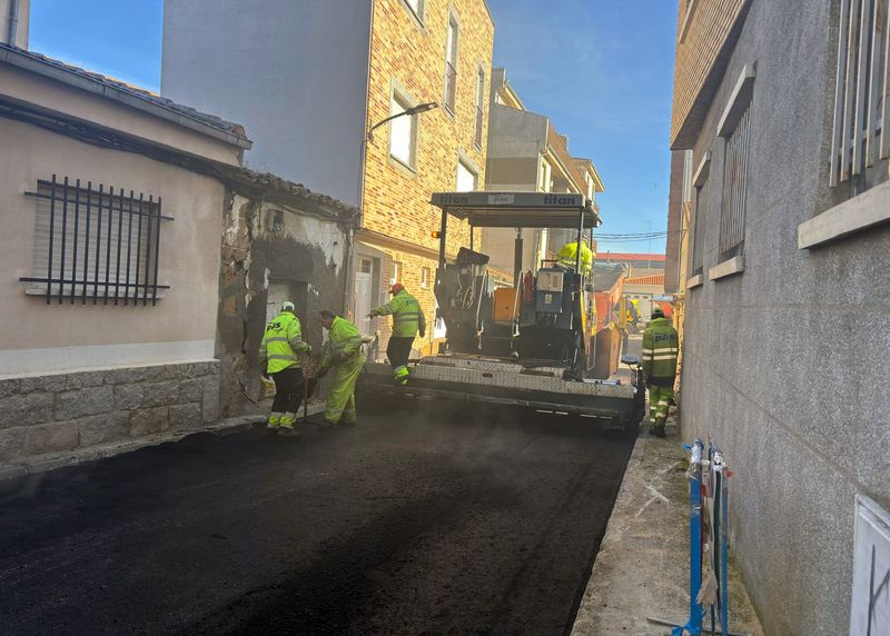 Una inversión de 74.000 euros moderniza la calle Mercado en Alba