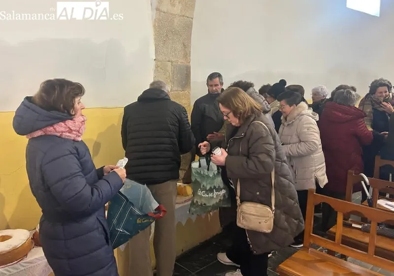 Foto 2 - Un bollo maim&oacute;n solidario para conservar la ermita de Otero en la fiesta de las Candelas