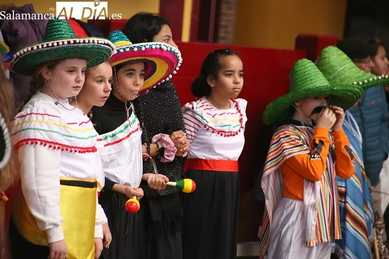 Foto 18 - El CEIP Santa Teresa recorre los cinco continentes en su desfile de Carnaval