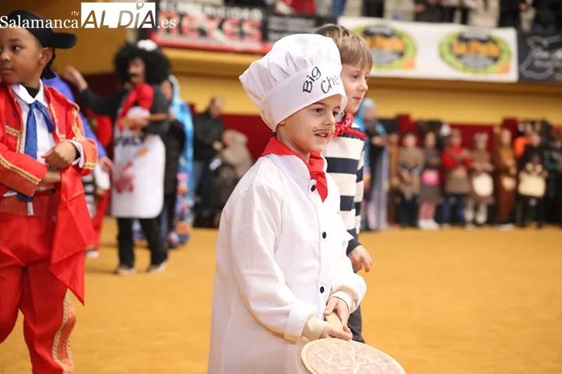 Foto 15 - El CEIP Santa Teresa recorre los cinco continentes en su desfile de Carnaval