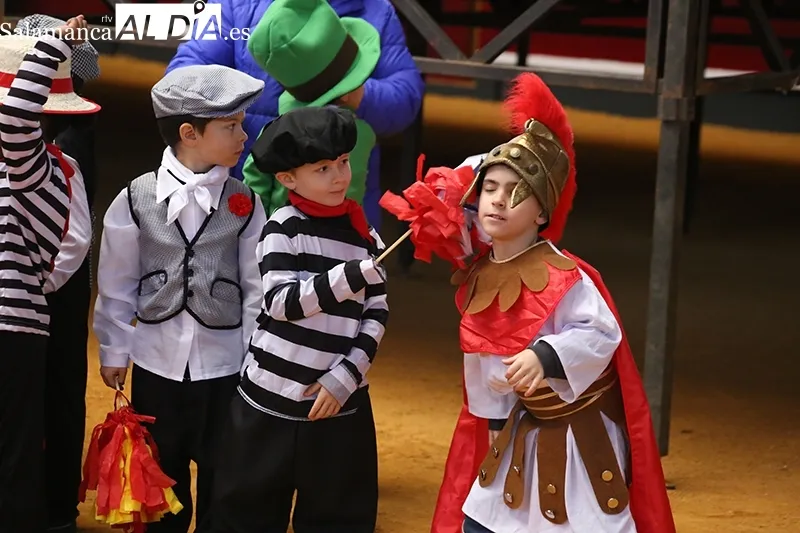 Foto 10 - El CEIP Santa Teresa recorre los cinco continentes en su desfile de Carnaval