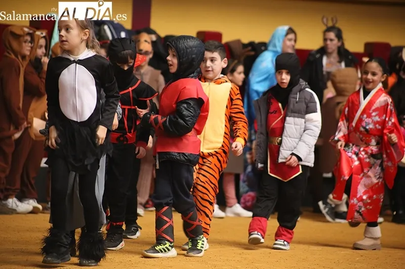 Foto 8 - El CEIP Santa Teresa recorre los cinco continentes en su desfile de Carnaval