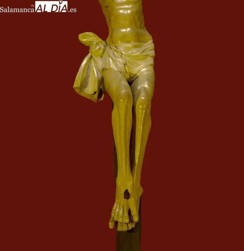 Foto 3 - Los Carmelitas de Alba de Tormes recuperan el hist&oacute;rico 'Cristo del Castillo' tras una compleja restauraci&oacute;n