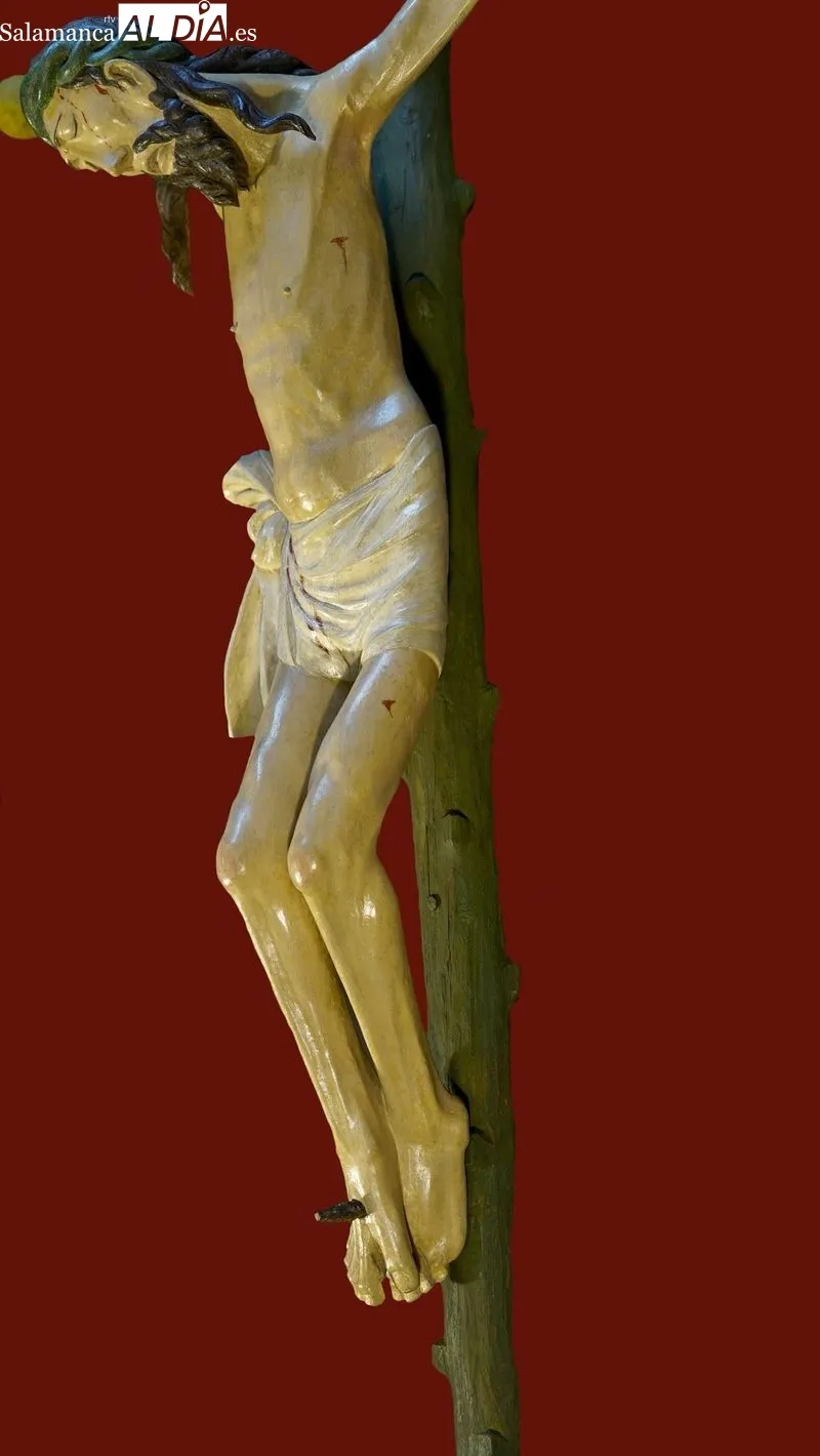 Foto 2 - Los Carmelitas de Alba de Tormes recuperan el hist&oacute;rico 'Cristo del Castillo' tras una compleja restauraci&oacute;n