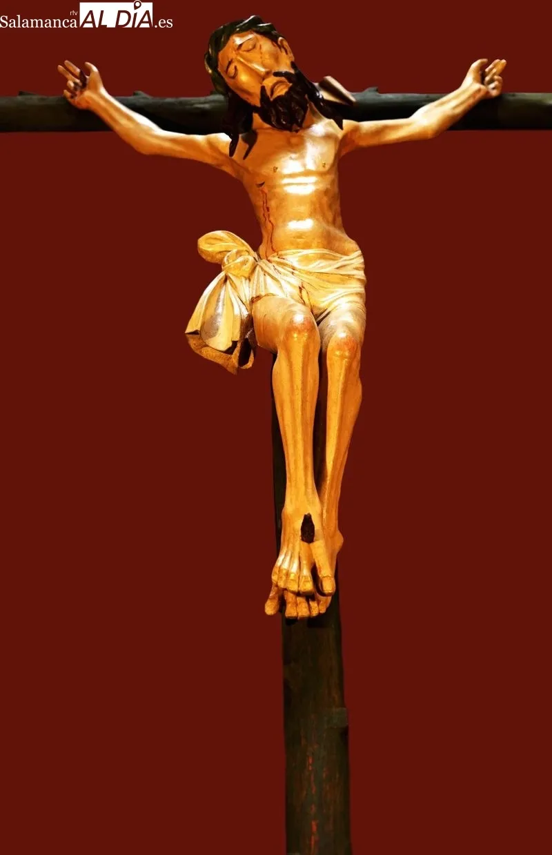 Foto 10 - Los Carmelitas de Alba de Tormes recuperan el hist&oacute;rico 'Cristo del Castillo' tras una compleja restauraci&oacute;n