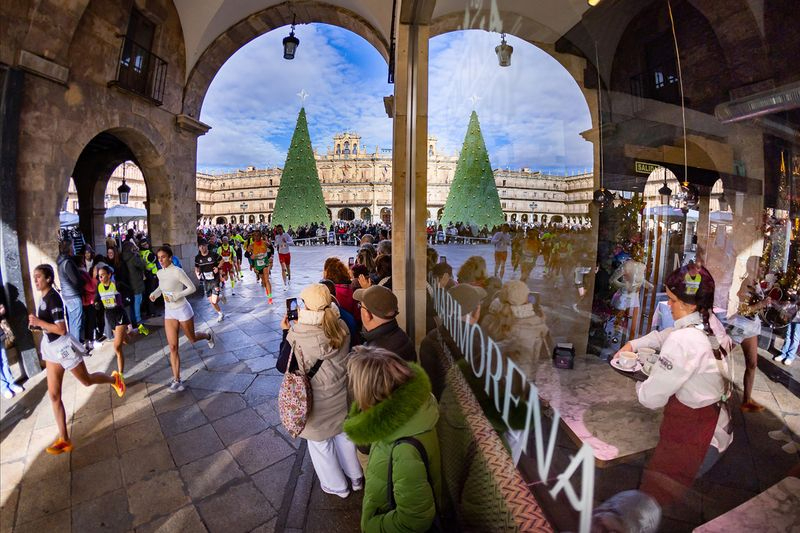 Reflejos de un instante de David Corral gana el concurso de fotografía de la San Silvestre Salmantina