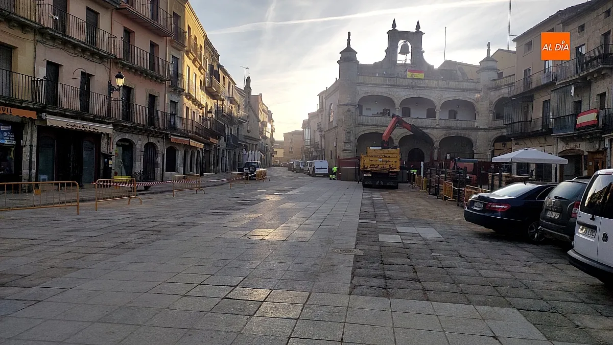Trabajos de desmontaje en la Plaza Mayor tras el Carnaval