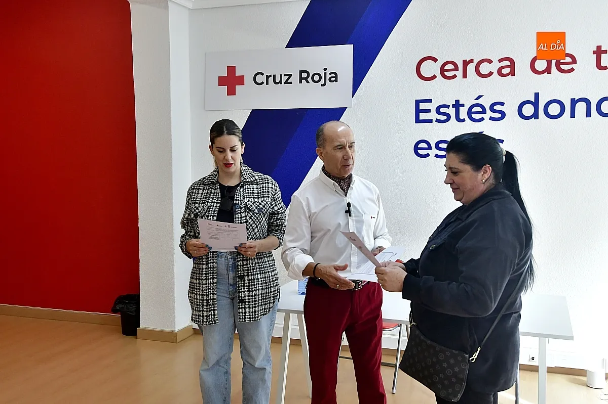 Entrega de diplomas al los participantes programa 