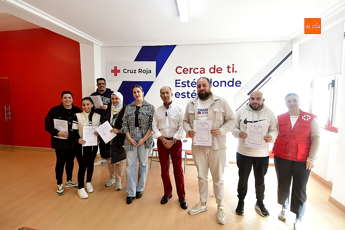 Cruz Roja y Ayuntamiento entregan los diplomas del curso Competencias Clave a diez participantes