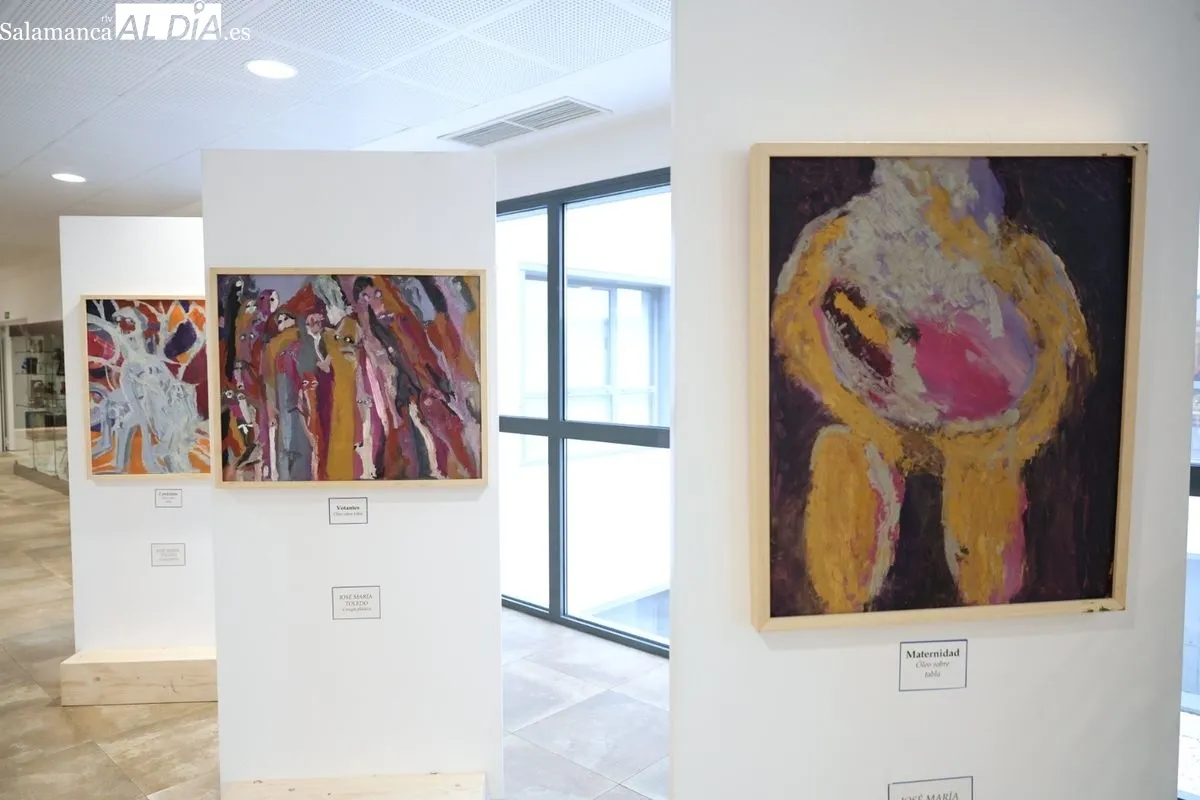 Nueve médicos aficionados a la pintura exponen sus obras en el Hospital de Salamanca. Fotos de David Sañudo