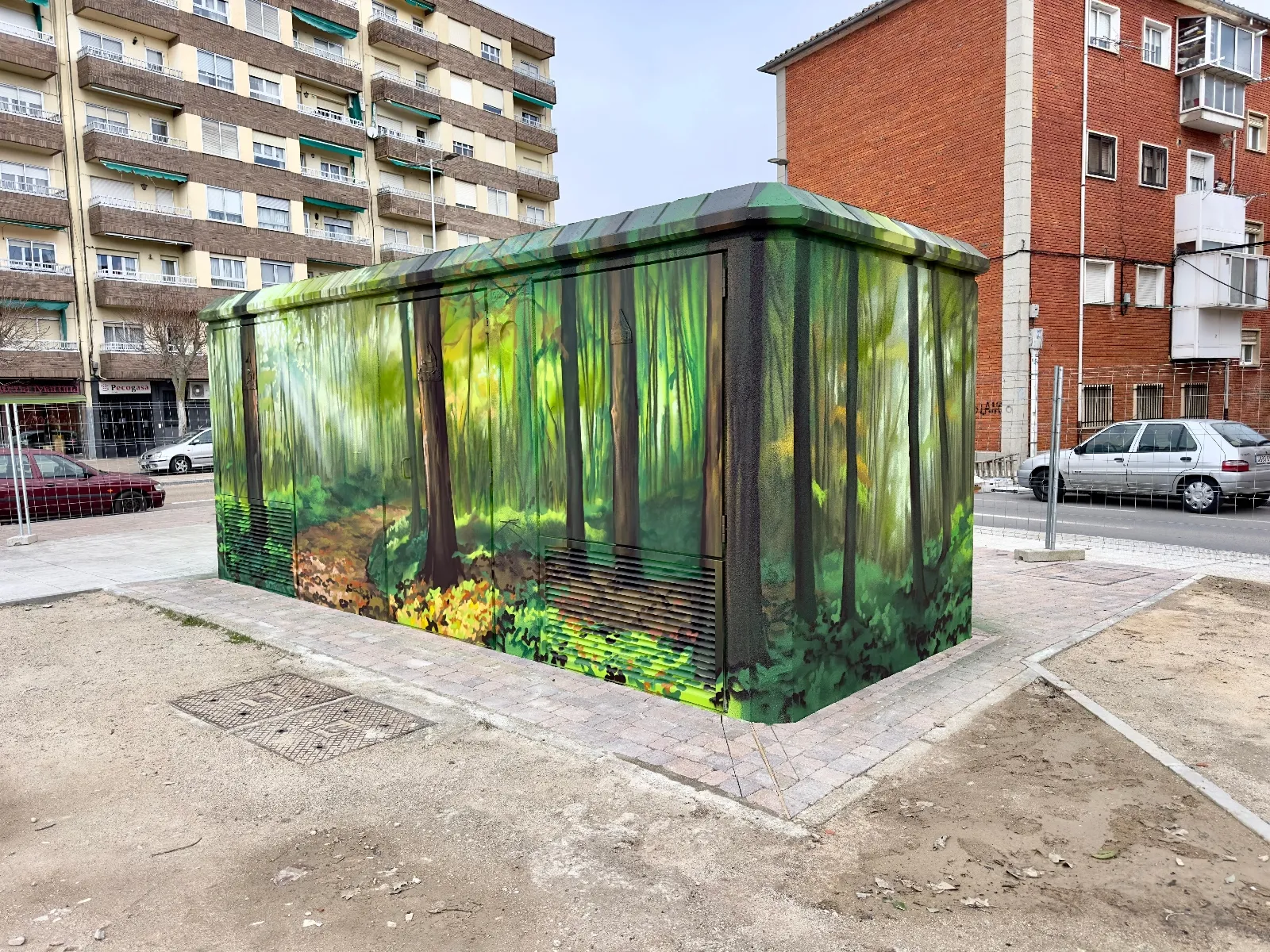 Foto 8 - Daniel Mart&iacute;n culmina &ldquo;Un bosque infinito&rdquo; y transforma el centro el&eacute;ctrico del parque Los Jardines en arte urbano