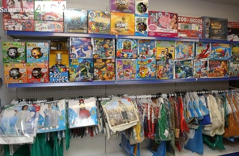 Superhéroes, animales calentitos y peticiones escolares: los disfraces que arrasan este Carnaval en Salamanca