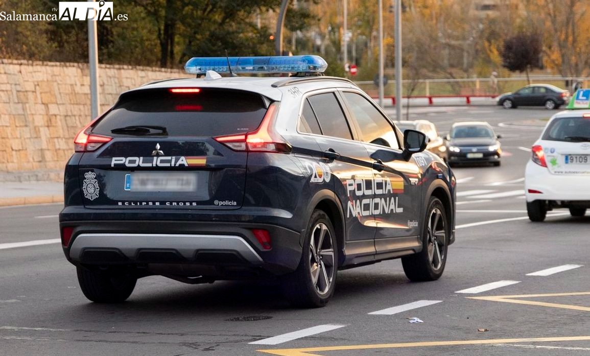 Accidente Policía Nacional y turismo en Paseo del Progreso Salamanca