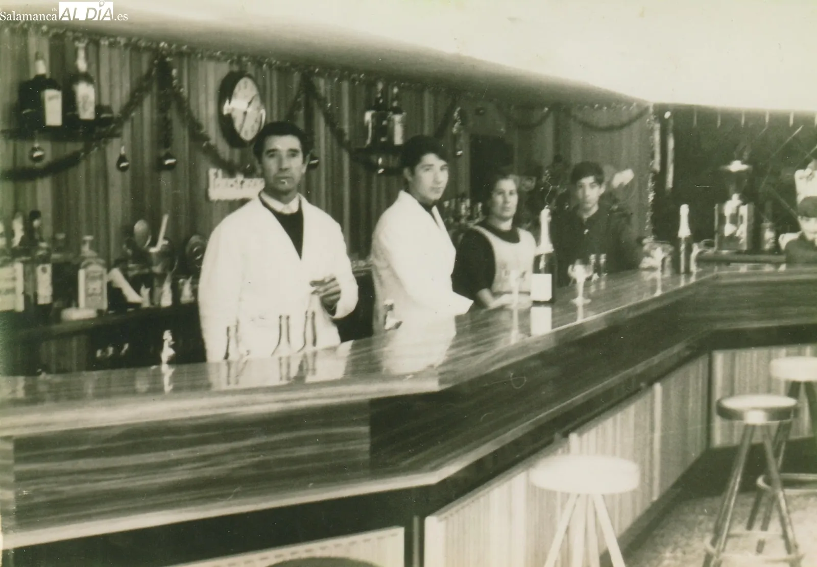 Foto 3 - El bar La Terraza baja la trapa en Alba de Tormes tras 68 a&ntilde;os de historia en la Plaza Mayor
