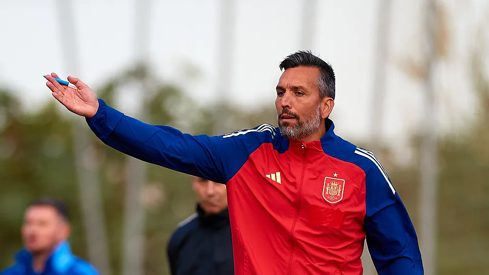 El ex Hernán Pérez no llama a Alejandro Parra, jugador de Unionistas, para la lista definitiva con la selección española sub15, pero sí a dos salmantinos