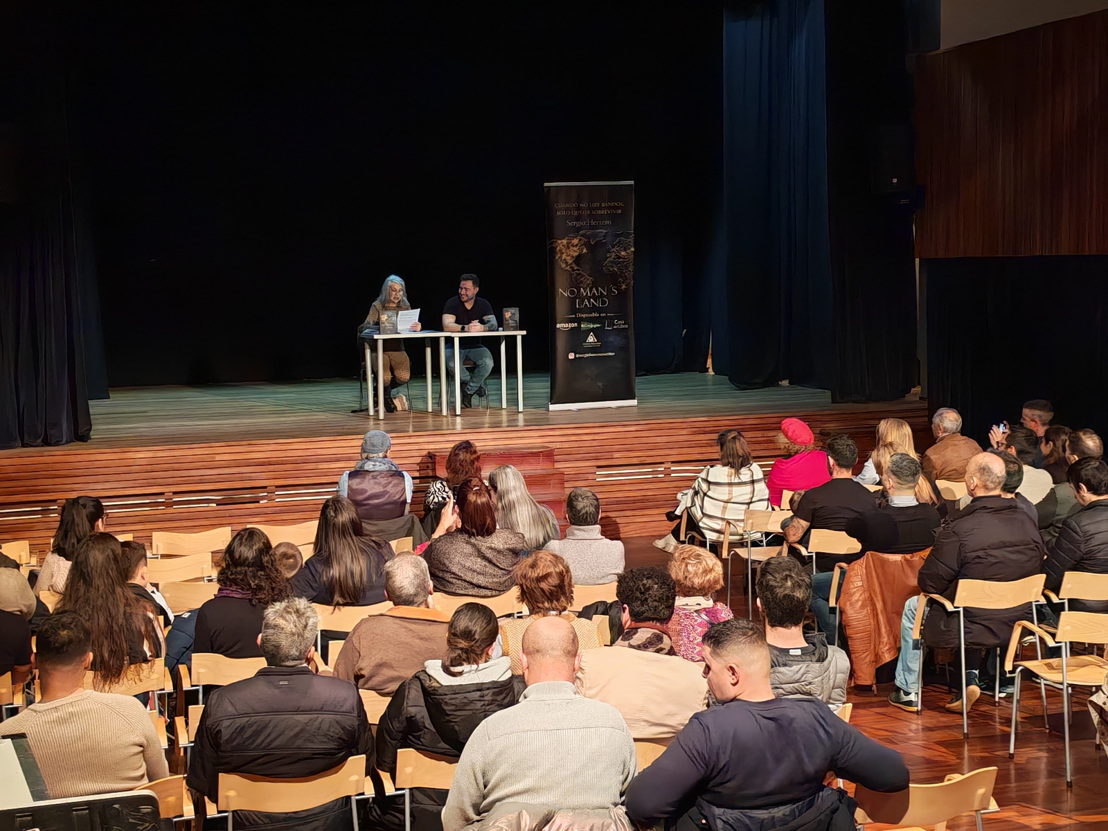 No man’s land, el debut literario del salmantino Sergio Herrero reunió a cerca de 70 personas en su presentación oficial 