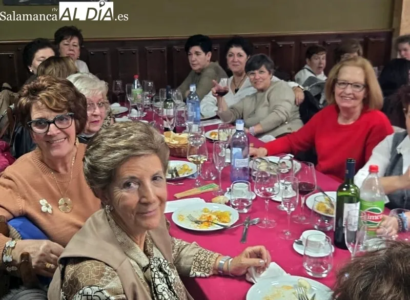 Las mujeres albenses llenan el Restaurante Doña Matea para celebrar la festividad de Santa Águeda | Imagen 1