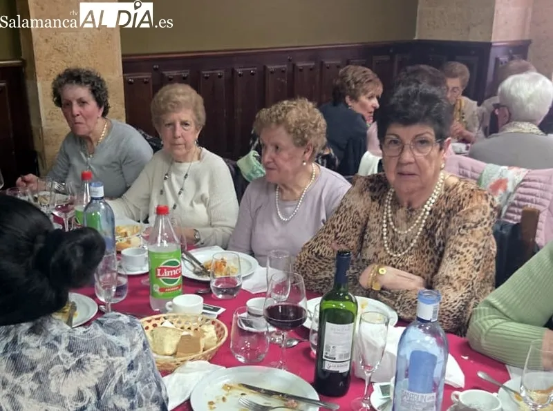 Foto 12 - Las mujeres albenses llenan el Restaurante Do&ntilde;a Matea para celebrar la festividad de Santa &Aacute;gueda