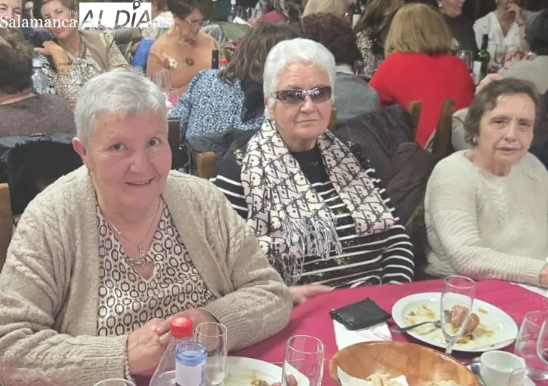 Foto 11 - Las mujeres albenses llenan el Restaurante Do&ntilde;a Matea para celebrar la festividad de Santa &Aacute;gueda