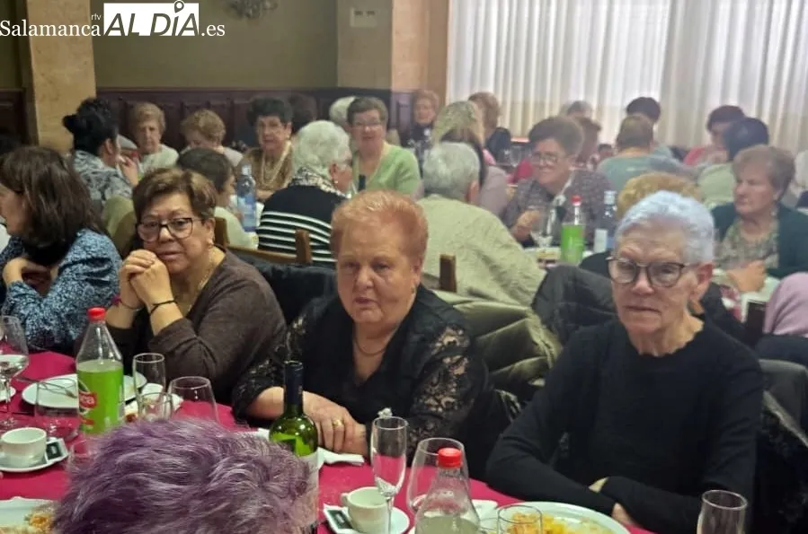 Foto 3 - Las mujeres albenses llenan el Restaurante Do&ntilde;a Matea para celebrar la festividad de Santa &Aacute;gueda