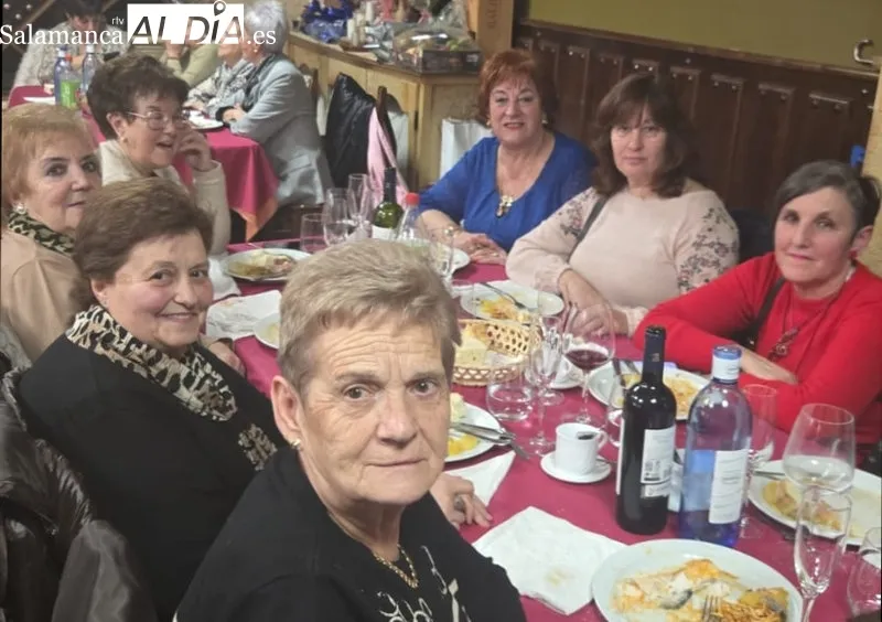 Foto 16 - Las mujeres albenses llenan el Restaurante Do&ntilde;a Matea para celebrar la festividad de Santa &Aacute;gueda