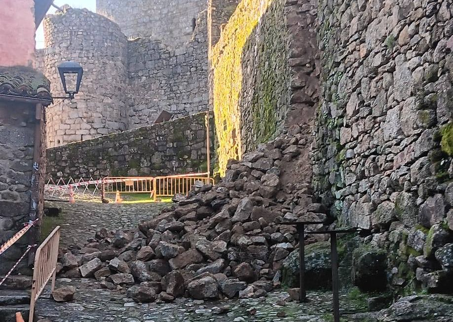 Derrumbe en la muralla de Miranda del Castañar por lluvias
