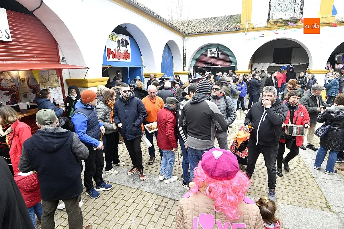 Ambiente callejero y Peñas Plaza Buen Alcalde