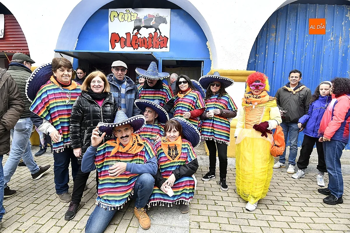 Ambiente callejero y Peñas Plaza Buen Alcalde